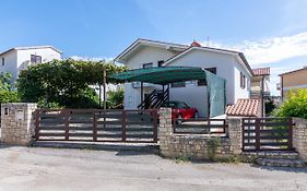Apartments With A Parking Space Pjescana Uvala, Pula - 7349
